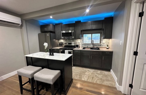 Wayne County Apartment | Modern Escape