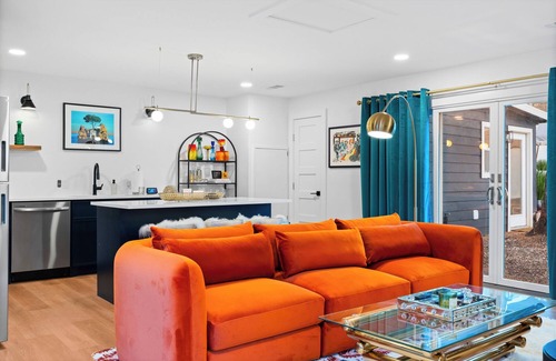 Cherrywood Apartment | Modern Escape w/Fireplace next to Pickleball Club