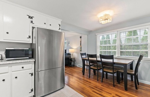 Teaticket House | Modern Falmouth Home Close to Water and Town