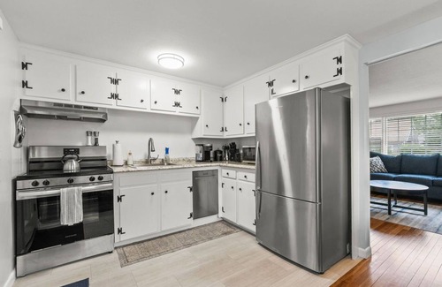 Teaticket House | Modern Falmouth Home Close to Water and Town