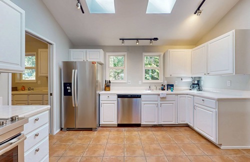 Allyn House | Modern, family-friendly lakefront retreat with private hot tub and lake access