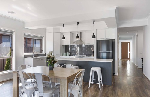 Lucas House | Modern Family Home in Lucas with Free WiFi