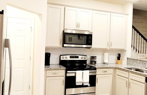 Meadow Woods House | Modern Family Townhouse