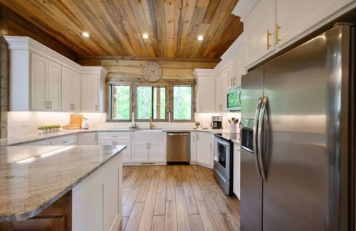 Golden Cabin | Modern Farmhouse - Arcades - Hot Tub