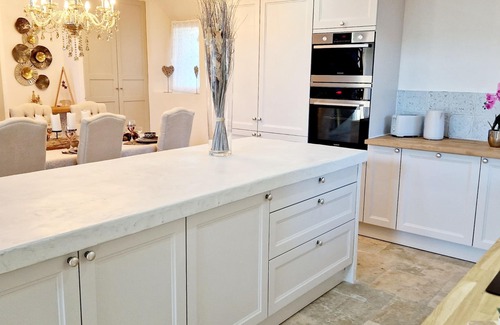 Uzes Villa | Modern farmhouse in Uzés, heated swimming pool, sauna jacuzzi and gym