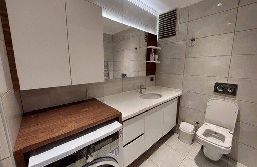 Bayrampasa Apartment | Modern Flat Apt Near City Center (Apt. 49)