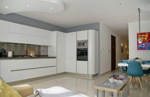 Pieta Apartment | Modern Flat Close To Valletta sleeps 8