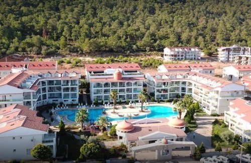 Akbuk Apartment | Modern Flat with Shared Pool and Sauna in Didim