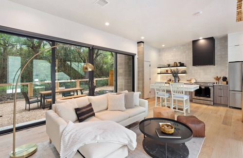 MLK House | Modern Forest Retreat - 2.5 miles from downtown Austin