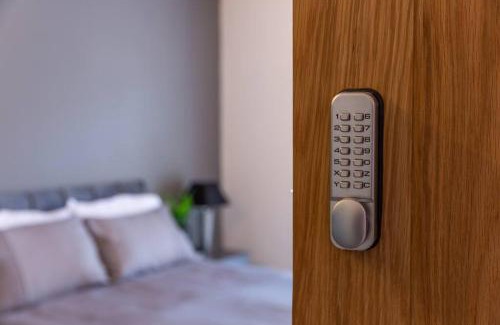 Cwmbran Apartment | Modern Fully Renovated 4 Bedroom