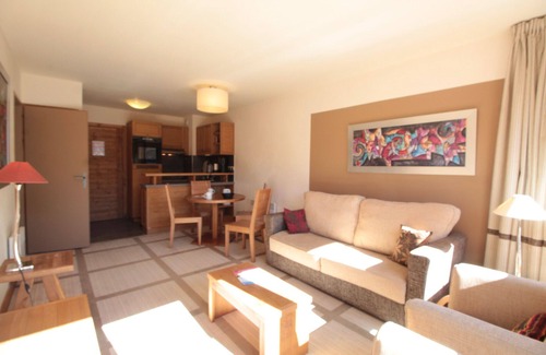 Flaine Apartment | Modern furnished apartment with beautiful views at the slopes (ski-in ski-out)