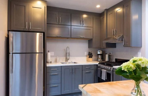 Tamalpais-Homestead Valley House | Modern Garden View Home w/free parking, unique art & furniture: a Superhost