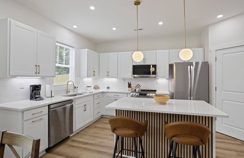 City View House | Modern Greenville Retreat 8 Minutes to Downtown Fun + Pet Friendly