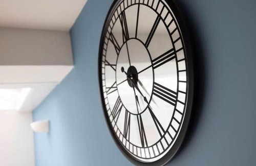 Langley Marish House | Modern Home - Slough, Heathrow, Pinewood - Parking