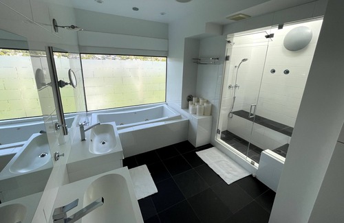 Belvedere Tiburon House | Modern home! Steps to restaurants and boardwalk! Pets OK!