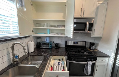 Southeast Houston House | Modern Home with Terrace, near Downtown/NRG Stadium/Medical Center!