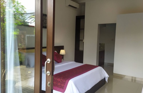 Pengosekan Villa | Modern House opposite to famous guest activity Titi Batu