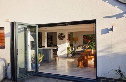 Harrogate House | Modern house sleeps 10, cinema/games room, hot tub