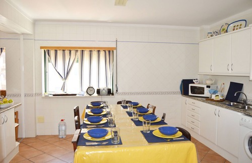 Peniche de Cima Apartment | MODERN HOUSE, WELL EQUIPPED WITH SEA VIEW AND SHORT DISTANCE TO THE BEACH