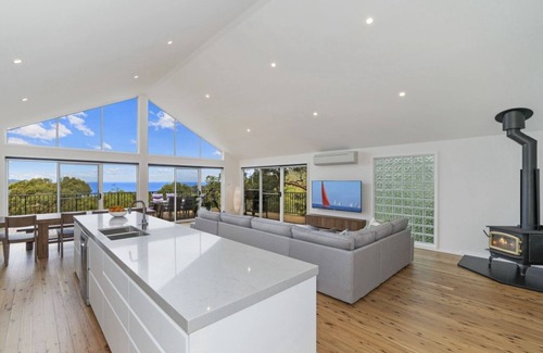 Pearl Beach House | Modern House with Panoramic Views