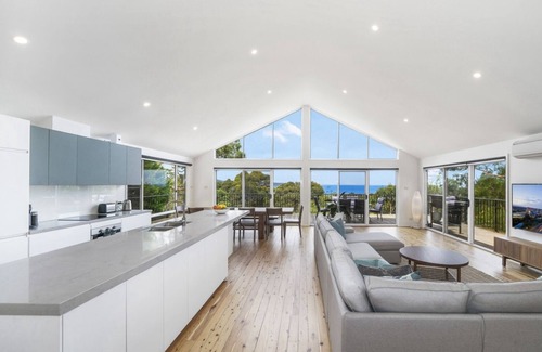 Pearl Beach House | Modern House with Panoramic Views