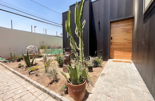 Las Condes House | Modern house with pool, BBQ and A/C
