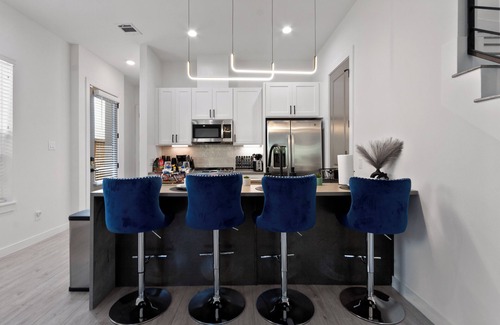 OST - South Union House | Modern Houston Townhome Near Med Center & Downtown