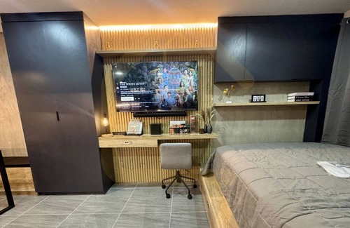 Caloocan Condo | Modern Industrial Condo near Fairview/North Caloocan with WiFi, AC, Netflix