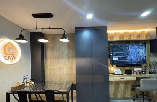 Caloocan Condo | Modern Industrial Condo near Fairview/North Caloocan with WiFi, AC, Netflix