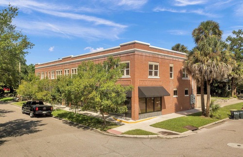 Springfield Apartment | Modern Industrial Townhouses
