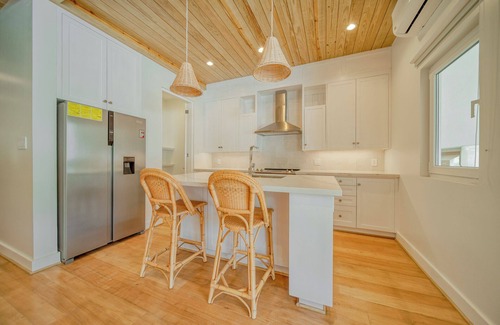 Antoneys Cay Condo | Modern Island Living – 2-Bed, 2-Bath Beachfront Condo at Watercolors Roatán E4