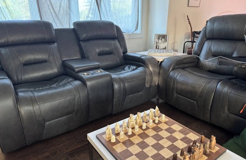 Jericho House | Modern Jericho 3BR Top Floor, Walk to everything