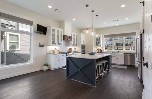 Kingsland Cottage | Modern Kingsland Lake Front House w/Heated Pool!