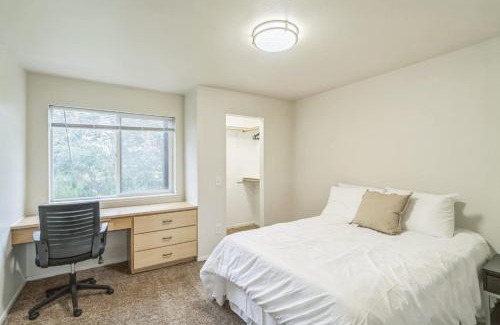 Harlow Apartment | Modern Kinsrow Apartment with Clubhouse Amenities