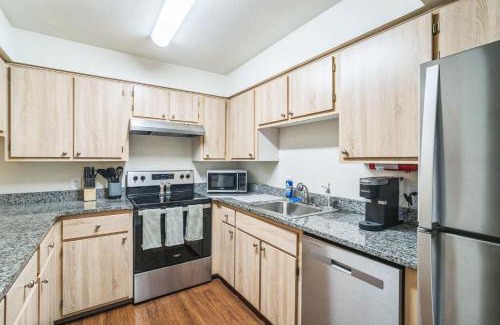 Harlow Apartment | Modern Kinsrow Apartment with Clubhouse Amenities