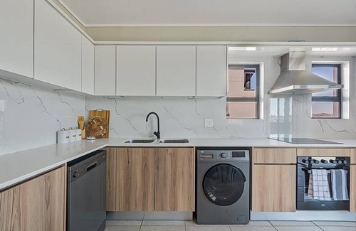 Greater Johannesburg Metropolitan Area Apartment | Modern Lagoon Apartment in Munyaka Spa, Bar, Wifi&Balcony