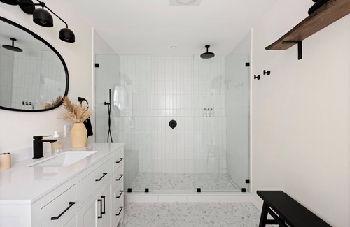 Leander House | Modern Lake House with Epic Views of Hill Country - Pet Friendly!