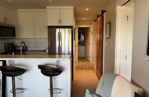 Youbou Cottage | Modern, Lakefront Resort Style Suite-1st Class Location, Resort & Cottage suite.
