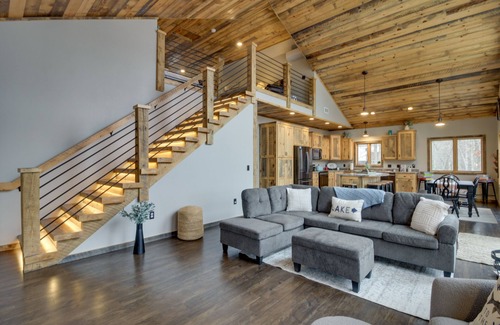 Nevis House | Modern Lakeside Chalet on Crow Wing Chain w/Dock!