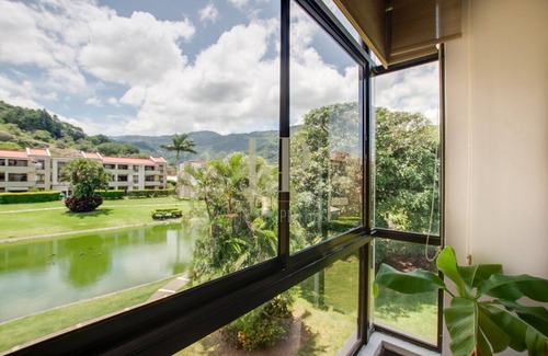 Santa Ana Apartment | Modern Lakeview Penthouse: Pool,Gym,Office space,A/C