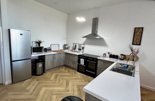 Goodwick House | Modern large family home - overlooking Fishguard Bay