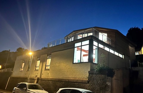 Goodwick House | Modern large family home - overlooking Fishguard Bay