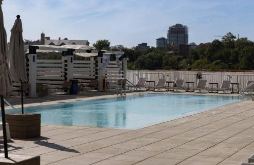 Historic Downtown Apartment | Modern Loft 15 Min from NYC with City View & Pool