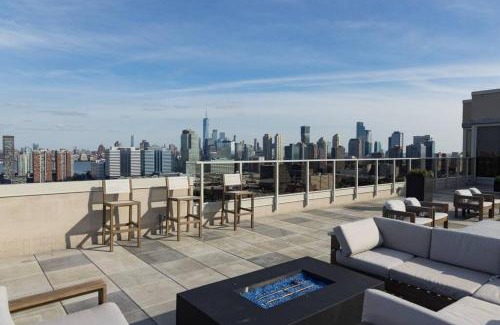 Historic Downtown Apartment | Modern Loft 15 Min from NYC with City View & Pool