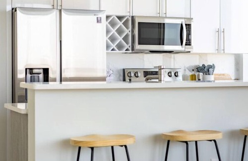 Historic Downtown Apartment | Modern Loft 15 Min from NYC with City View and Pool