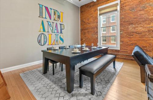 Wholesale District Apartment | Modern Loft next to Georgia St and Convention Center