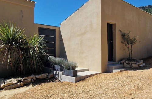 Pierrelongue Villa | Modern loft villa with terrace and swimming pool, unobstructed view of nature