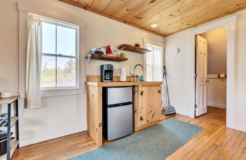 Martinsville Apartment | Modern Loft with a timeless Ocean View