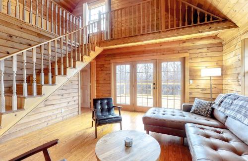 Town of Torrey House | Modern Log Cabin with Vineyard Views