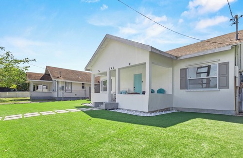 Palm Beach - West Palm Beach House | Modern Luxe Retreat w/Hot Tub: 5 Mins to Beach